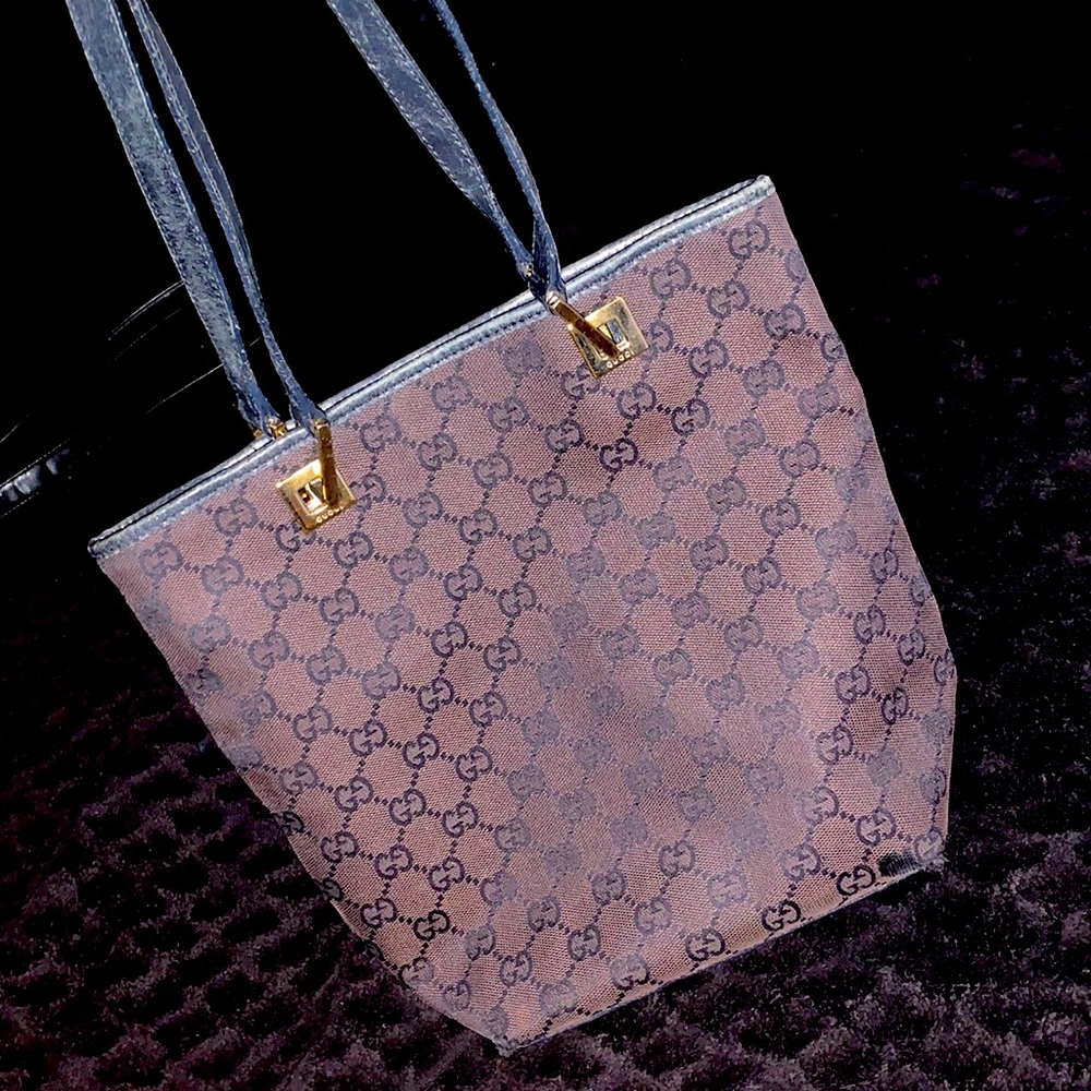 Woman’s AUTHENTIC Gucci Bucket bag